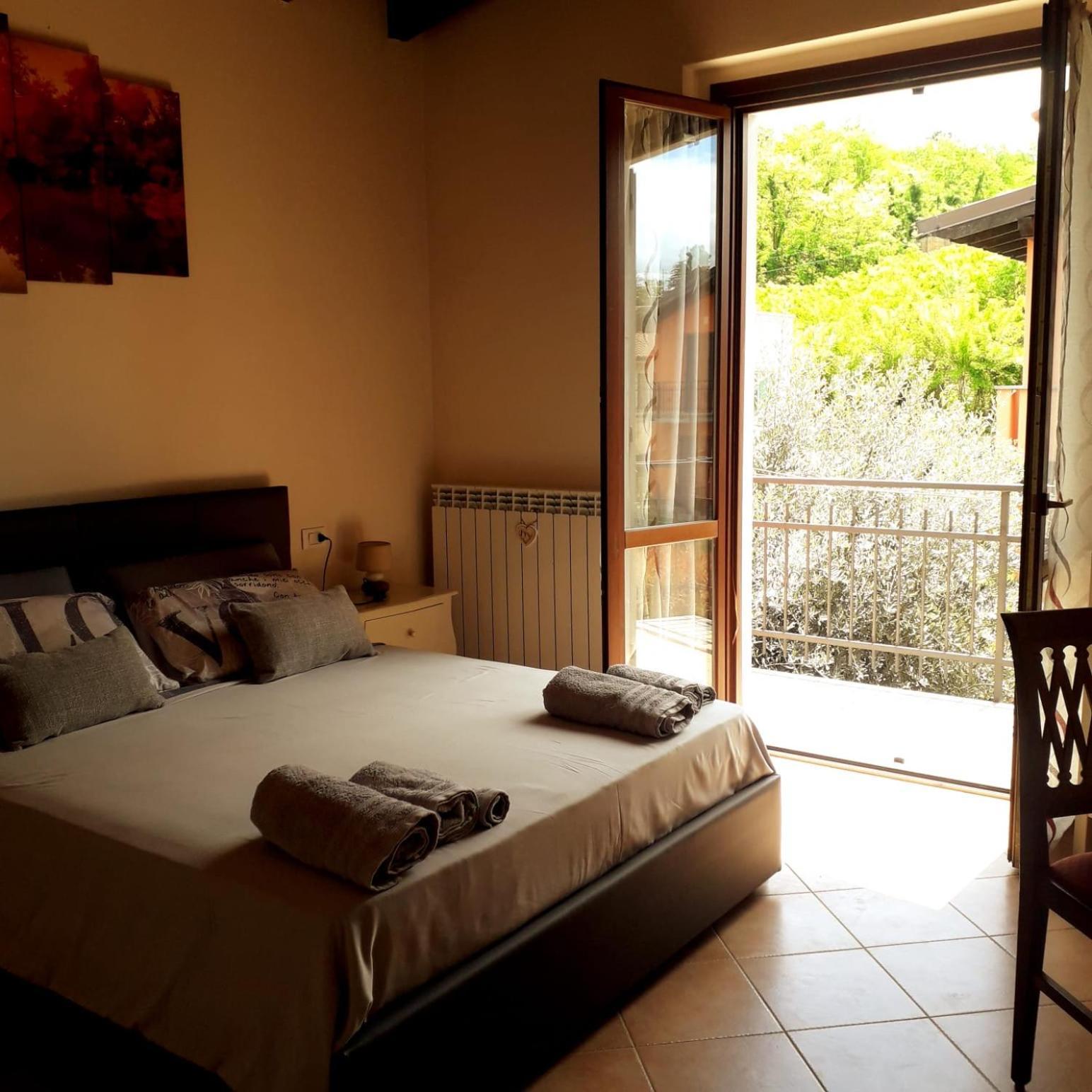 Beb Ulivo Bed & Breakfast Santa Giuletta Ngoại thất bức ảnh